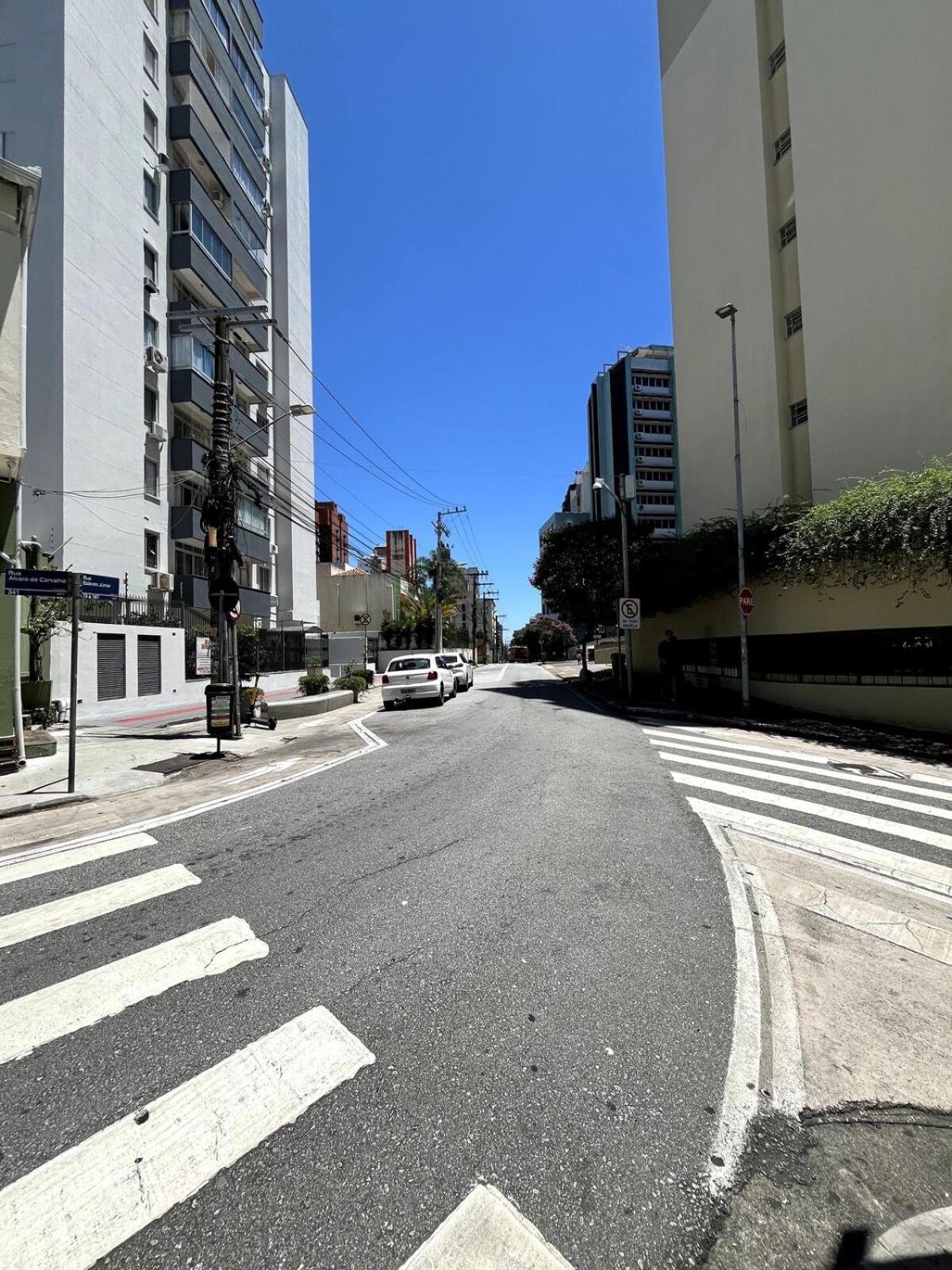 Apartamento De Dois Quartos No Centro
